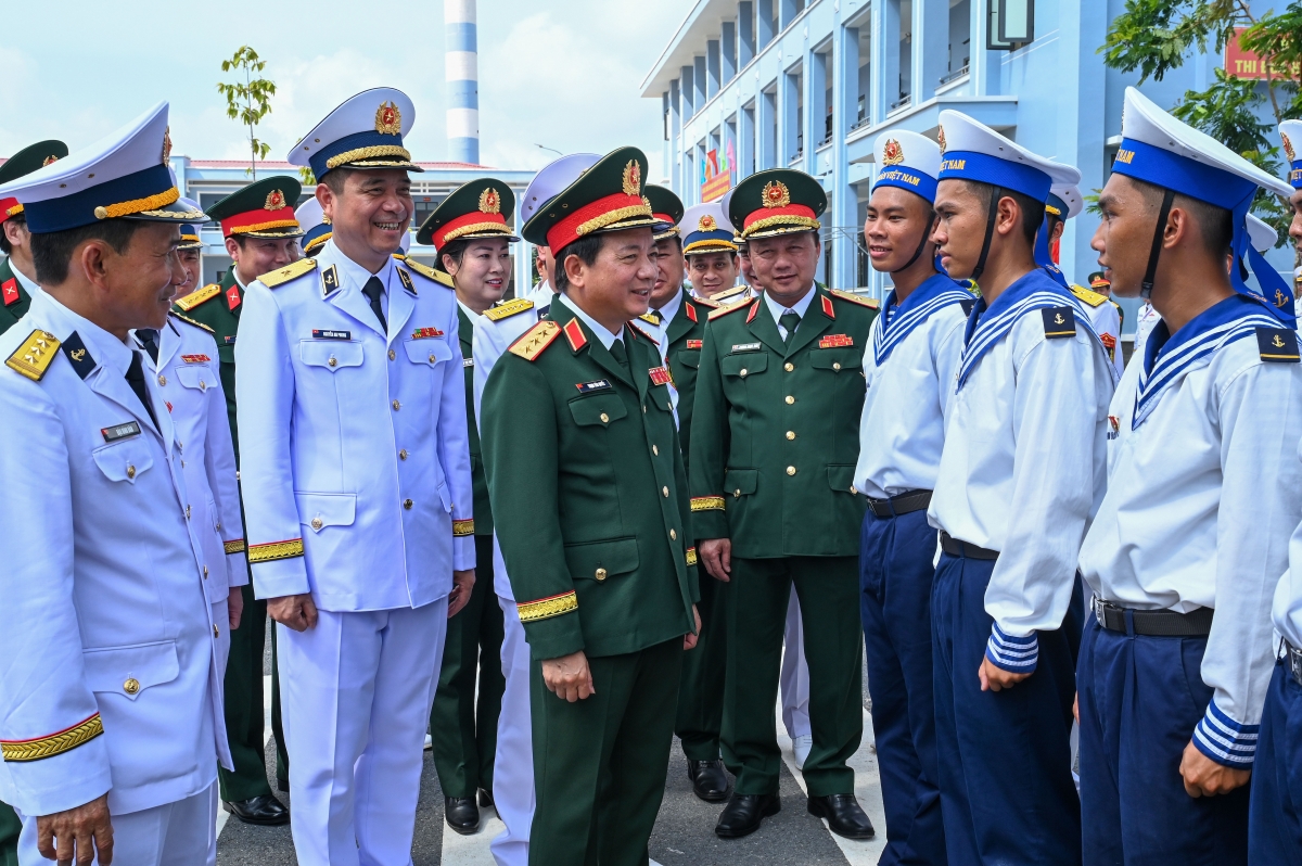 Thượng tướng Trịnh Văn Quyết dự Lễ Tuyên thệ chiến sĩ mới tại Trung tâm Huấn luyện, Vùng 2 Hải quân