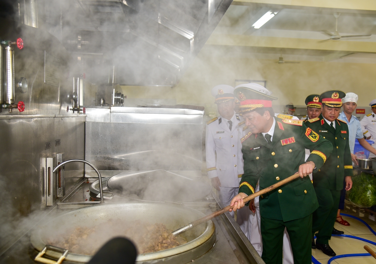 Thượng tướng Trịnh Văn Quyết dự Lễ Tuyên thệ chiến sĩ mới tại Trung tâm Huấn luyện, Vùng 2 Hải quân