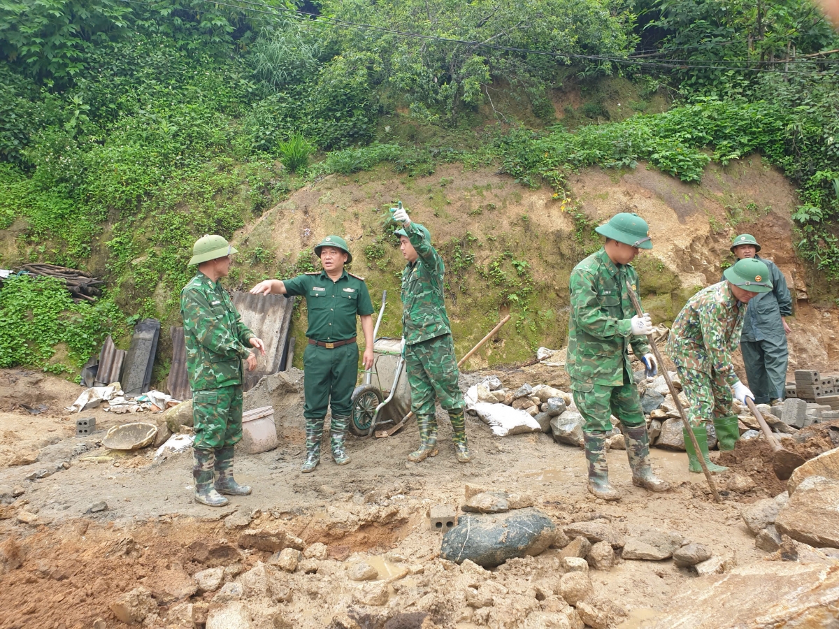 Vượt nắng, thắng mưa, thi đua về đích trong phong trào xóa nhà tạm, nhà dột nát ở khu vực biên giới