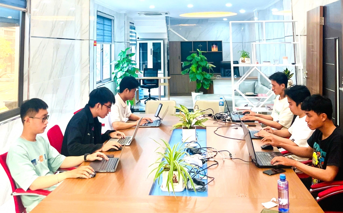 Công ty TNHH giải pháp và phát triển phần mềm Enoch Tech: 