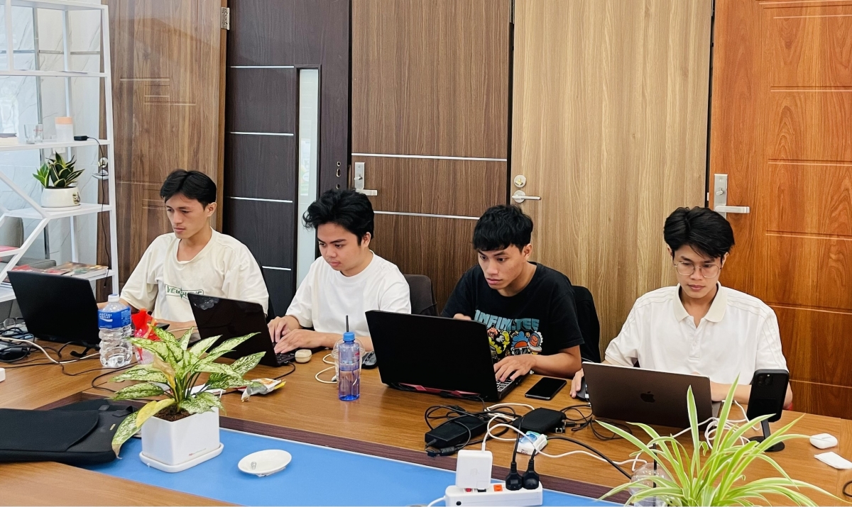 Công ty TNHH giải pháp và phát triển phần mềm Enoch Tech: 