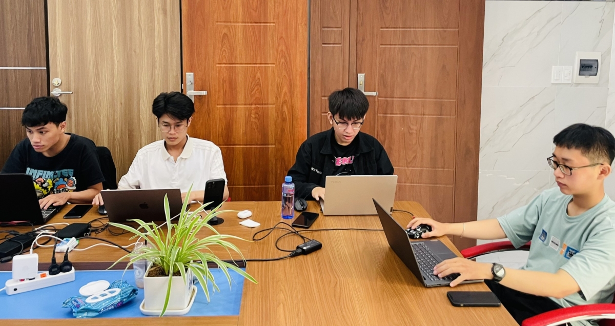 Công ty TNHH giải pháp và phát triển phần mềm Enoch Tech: 