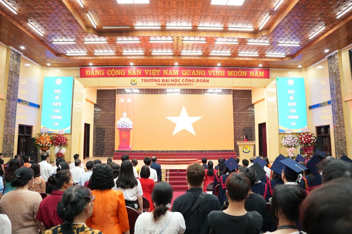 Tổ chức lễ bế giảng và trao bằng tốt nghiệp Đại học hệ chính quy năm 2025