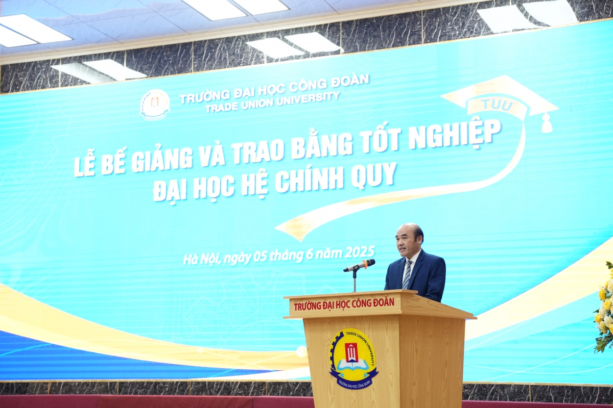 Tổ chức lễ bế giảng và trao bằng tốt nghiệp Đại học hệ chính quy năm 2025