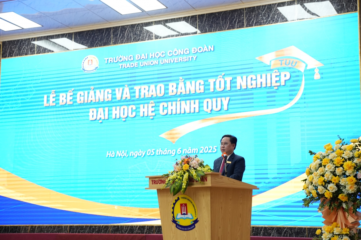 Tổ chức lễ bế giảng và trao bằng tốt nghiệp Đại học hệ chính quy năm 2025
