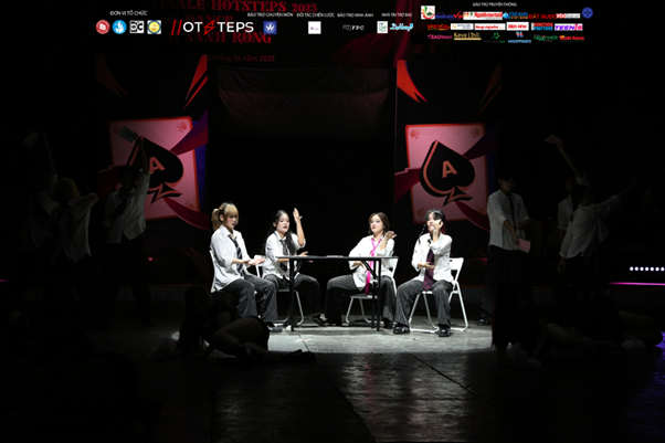 CUỒNG PHONG với màn chào sân ấn tượng