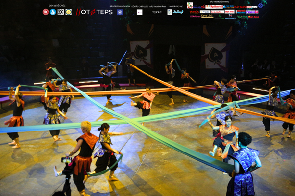 OOPS! CREW thể hiện quyết tâm vô địch với màn trình diễn ấn tượng