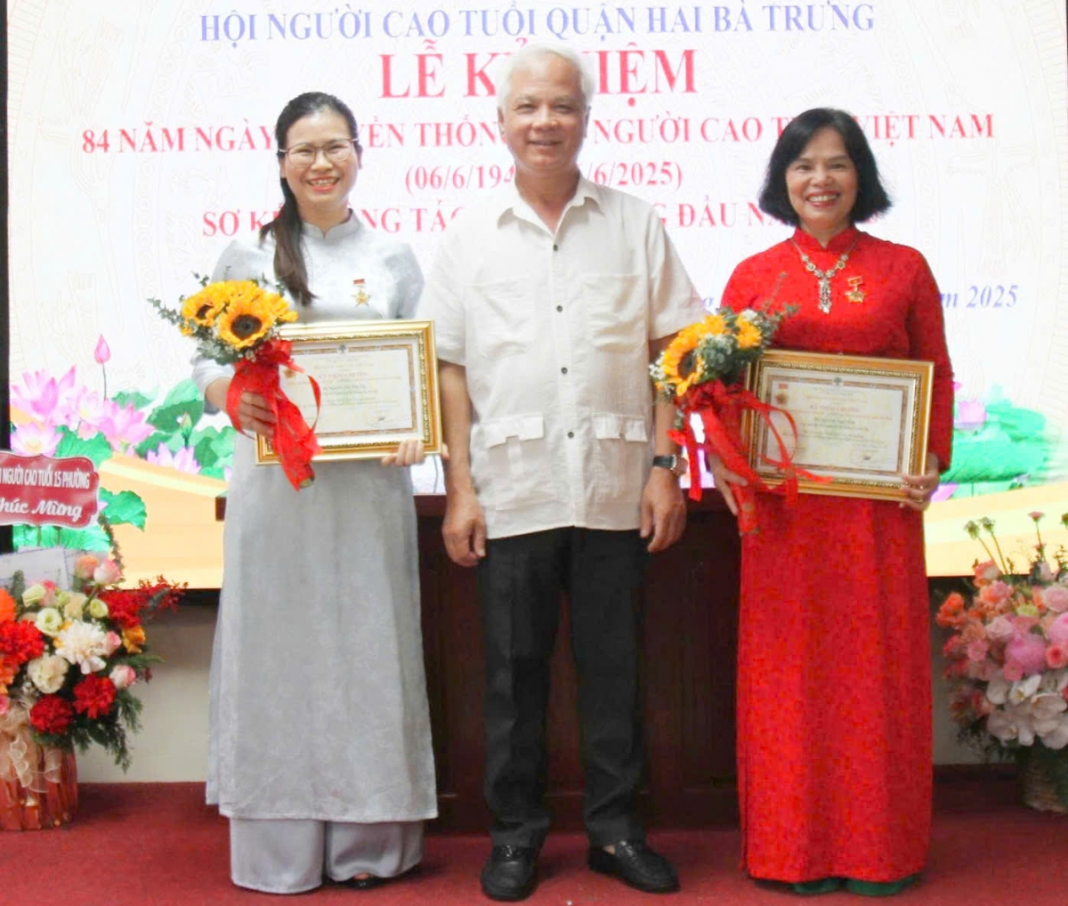 Người cao tuổi luôn nêu gương sáng trong sự nghiệp xây dựng và bảo vệ Tổ quốc