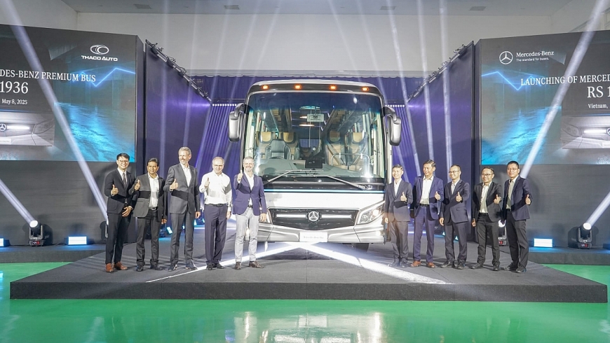  THACO AUTO phối hợp với DAIMLER BUS tổ chức chương trình giới thiệu sản phẩm xe bus cao cấp Mercedes-Benz RS 1936 xuất khẩu sang thị trường Thái Lan
