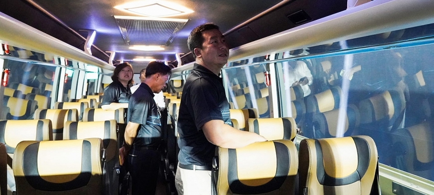  Các nhà phân phối xe bus Mercedes-Benz tại Singapore, Malaysia, Philippines và khách hàng tại Thái Lan tham quan, trải nghiệm lái thử xe