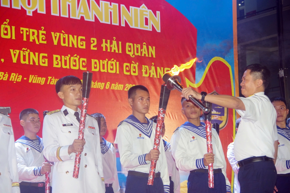 Vùng 2 Hải quân: Dạ hội Thanh niên chào mừng thành công Đại hội Đảng bộ lần thứ IV