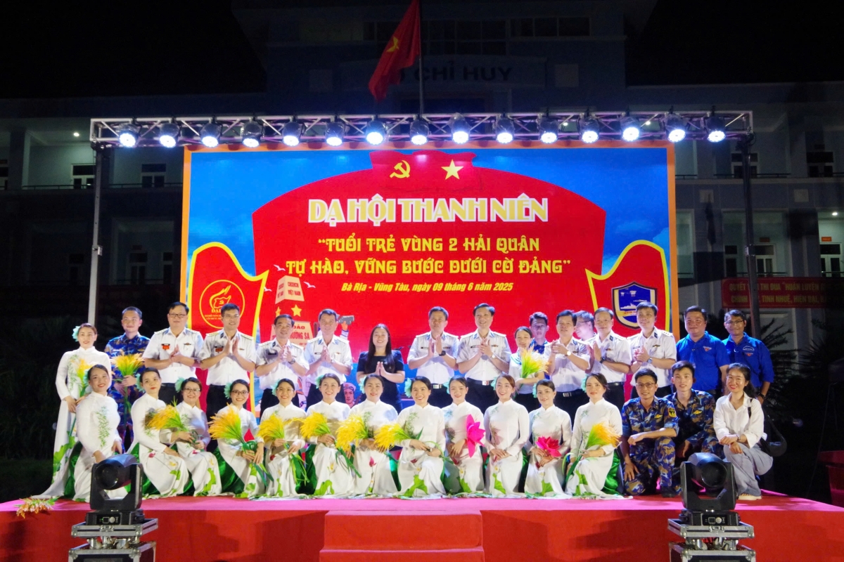 Vùng 2 Hải quân: Dạ hội Thanh niên chào mừng thành công Đại hội Đảng bộ lần thứ IV