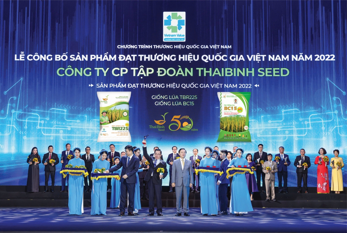 Anh hùng Lao động Trần Mạnh Báo: Dày công “gieo hạt” và gặt hái “mùa vàng”