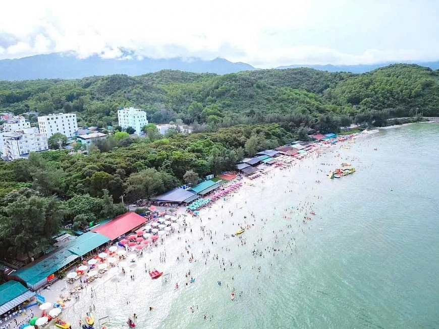 Bái Tử Long vào mùa du lịch