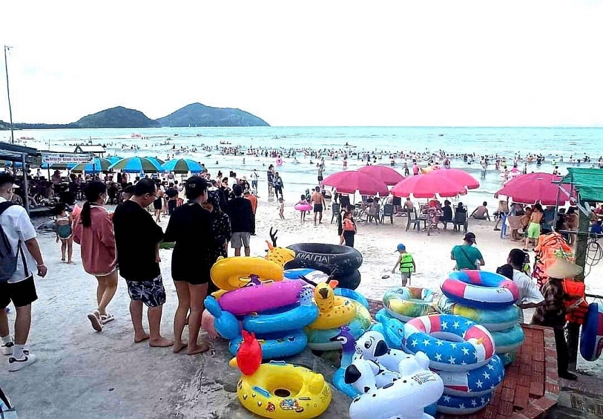 Bái Tử Long vào mùa du lịch