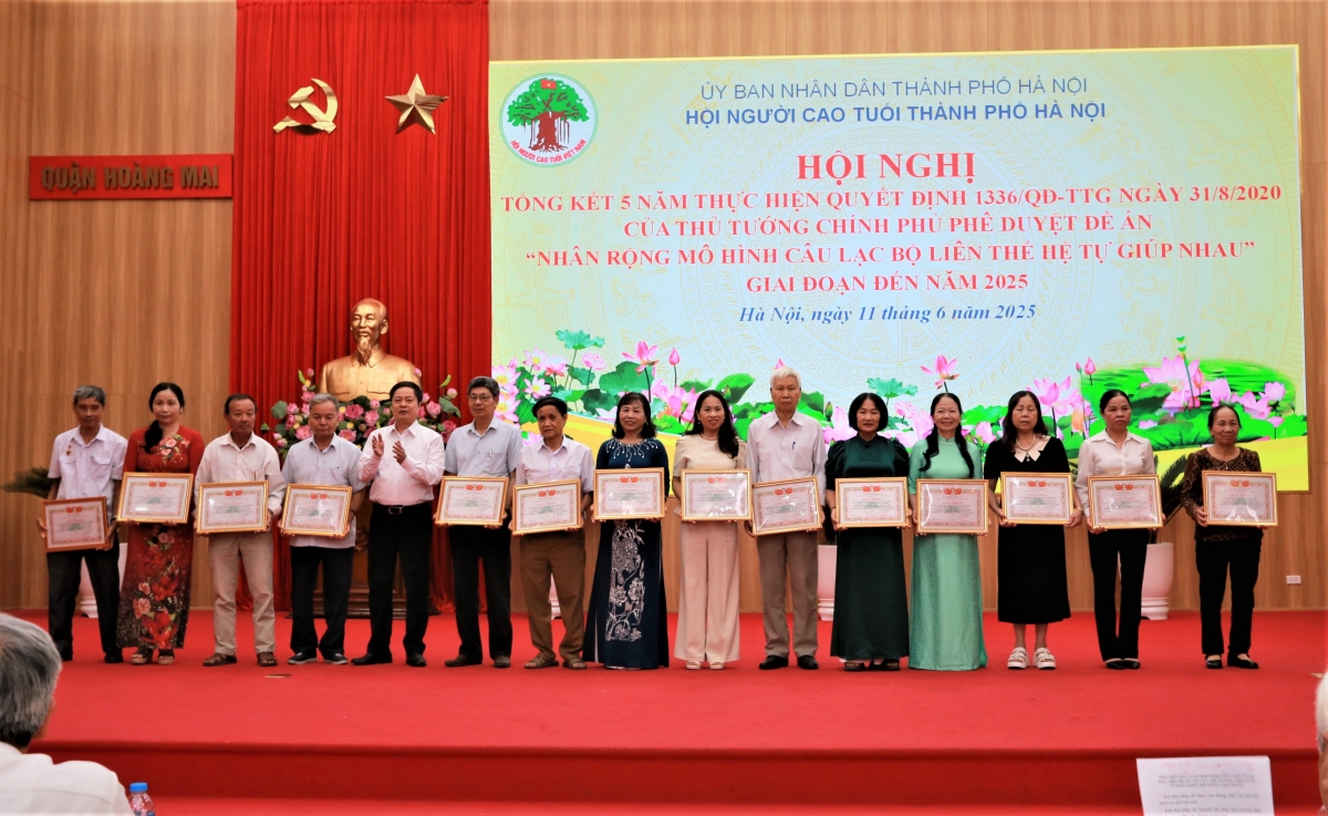 Tiếp tục phát huy vai trò gương mẫu của người cao tuổi trong xã hội