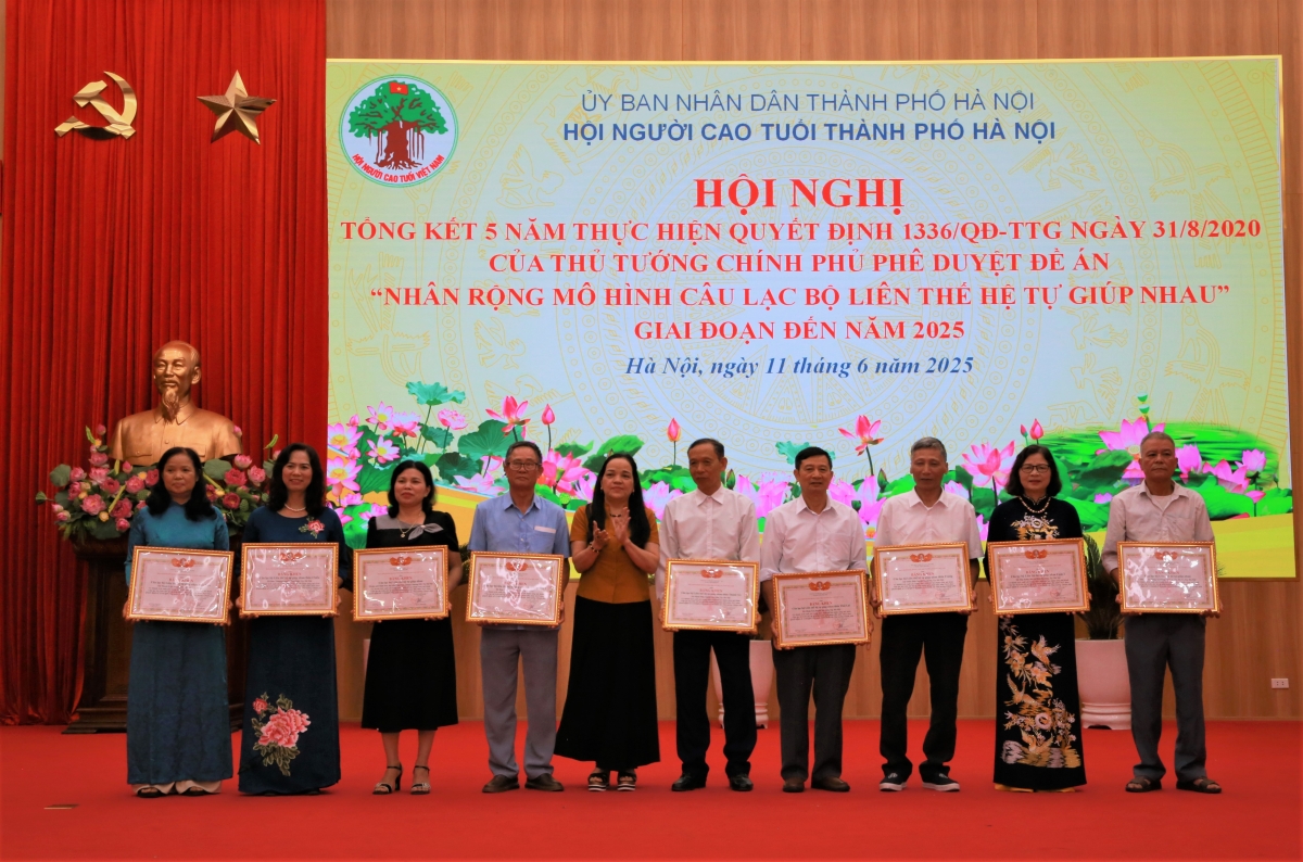 Tiếp tục phát huy vai trò gương mẫu của người cao tuổi trong xã hội