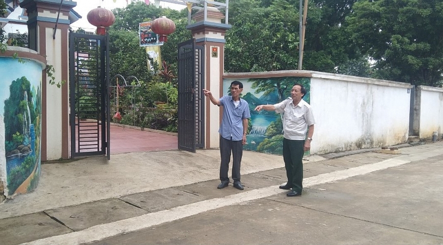 Hai ông Ngô Tuấn Lộc và Lê Quang Bình 5 lần hiến đất mở đường. 