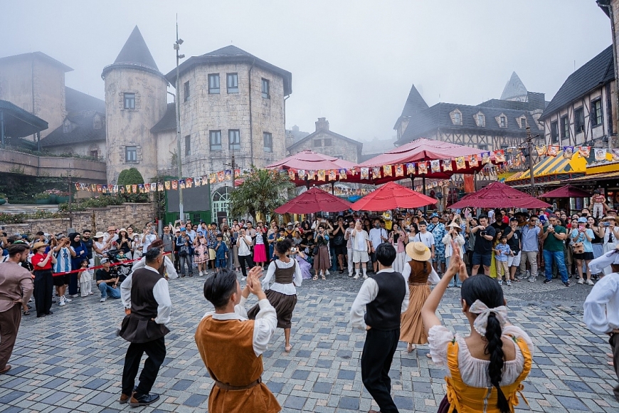 Du khách phấn khích với chuỗi show mới tại Bà Nà