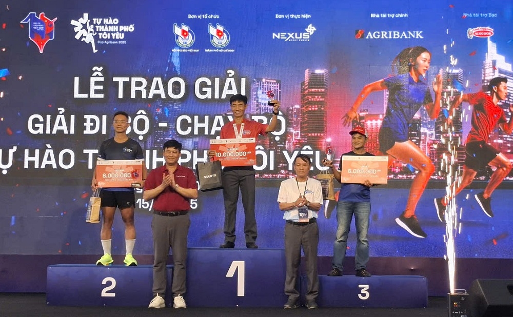 Xác lập kỷ lục Việt Nam giải chạy có nhiều nhà báo tham gia