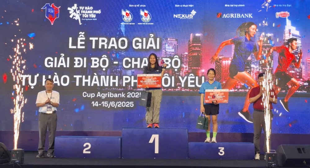 Xác lập kỷ lục Việt Nam giải chạy có nhiều nhà báo tham gia