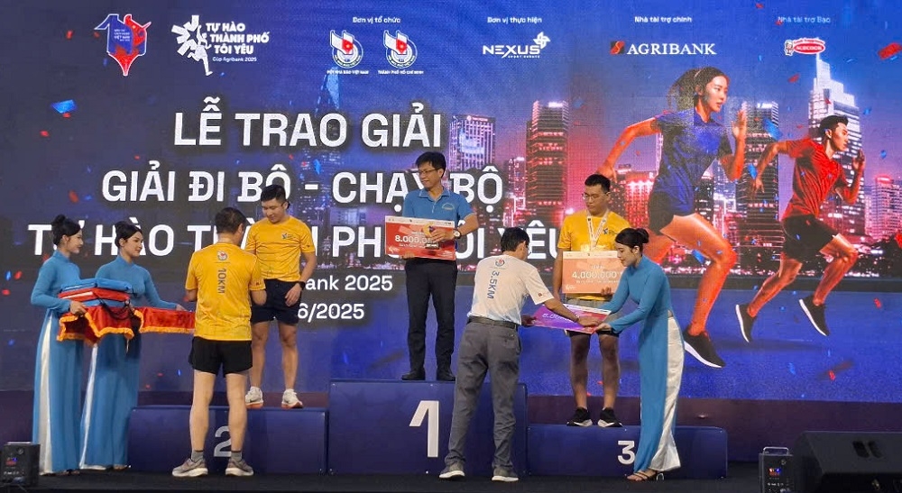 Xác lập kỷ lục Việt Nam giải chạy có nhiều nhà báo tham gia