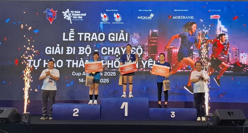 Xác lập kỷ lục Việt Nam giải chạy có nhiều nhà báo tham gia