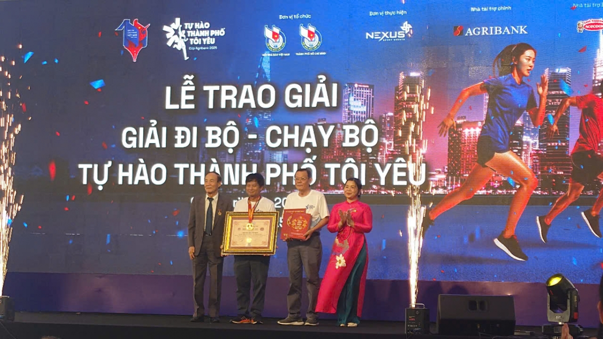 Xác lập kỷ lục Việt Nam giải chạy có nhiều nhà báo tham gia