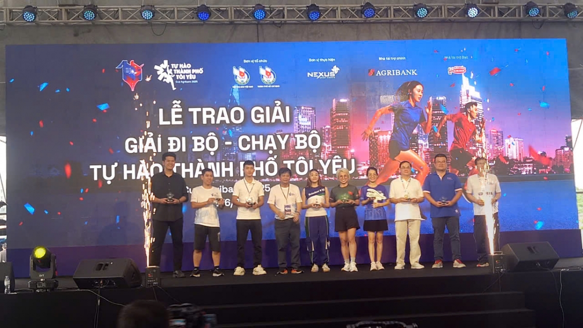 Xác lập kỷ lục Việt Nam giải chạy có nhiều nhà báo tham gia