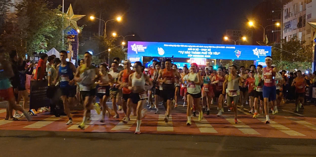 Xác lập kỷ lục Việt Nam giải chạy có nhiều nhà báo tham gia