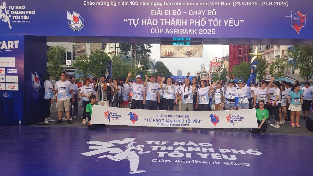 Xác lập kỷ lục Việt Nam giải chạy có nhiều nhà báo tham gia