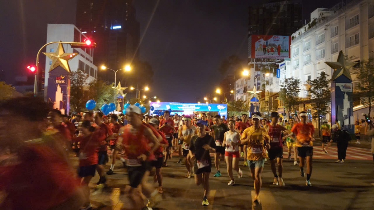 Xác lập kỷ lục Việt Nam giải chạy có nhiều nhà báo tham gia