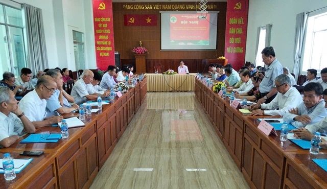 Các đại biểu góp ý thảo luận tại Hội nghị