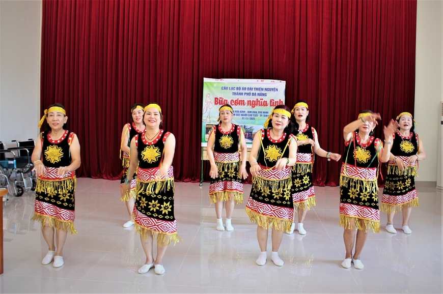 Thăm Trung tâm chăm sóc NCT TP Tam Kỳ