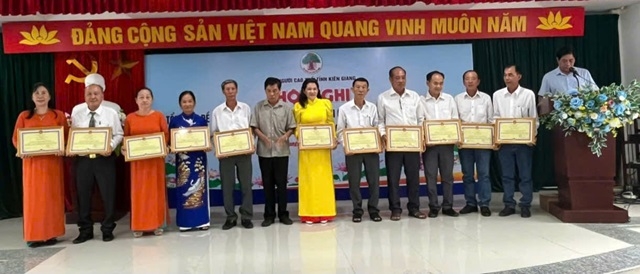 Hội NCT tỉnh khen thưởng các tập thể có thành tích xuất sắc trong thực hiện Đề án 1336 