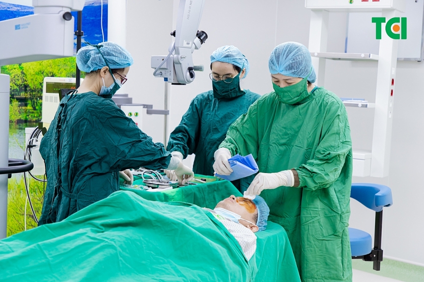 Ca phẫu thuật của anh Đoàn Thanh Lê diễn ra nhanh chóng và rất thành công. (Ảnh: TCI)