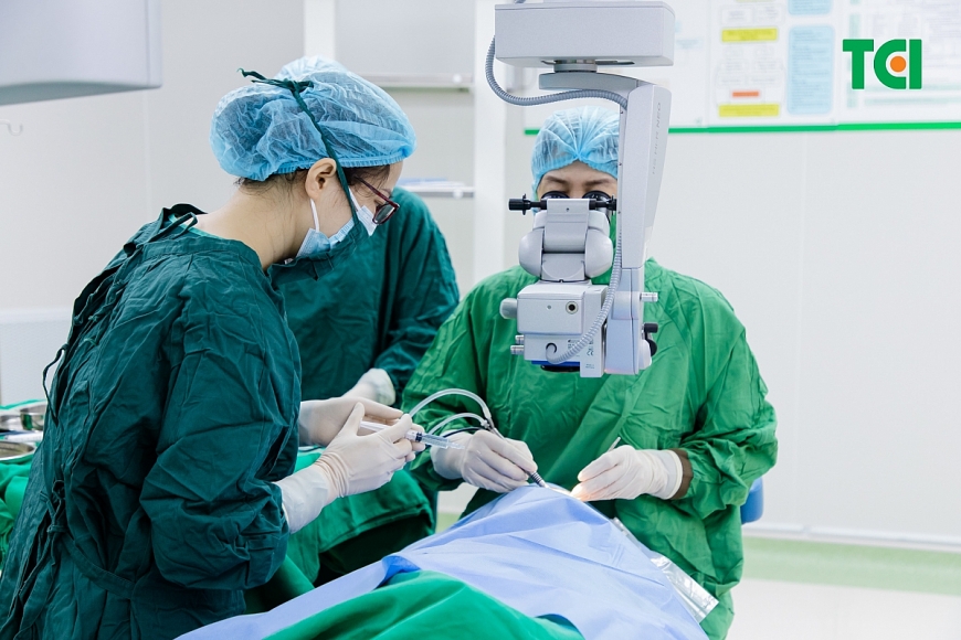 Phẫu thuật Phaco là phương thức phẫu thuật mắt hiện đại và hiệu quả cho người bệnh đục thủy tinh thể. (Ảnh: TCI)