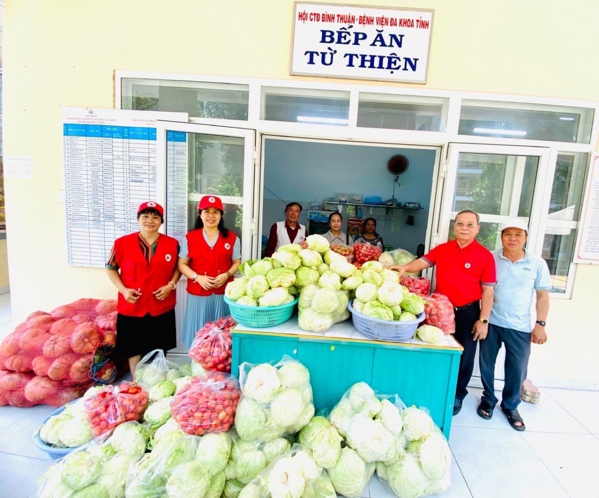 Bình Thuận: Giúp thêm bệnh nhân nghèo có bữa ăn no