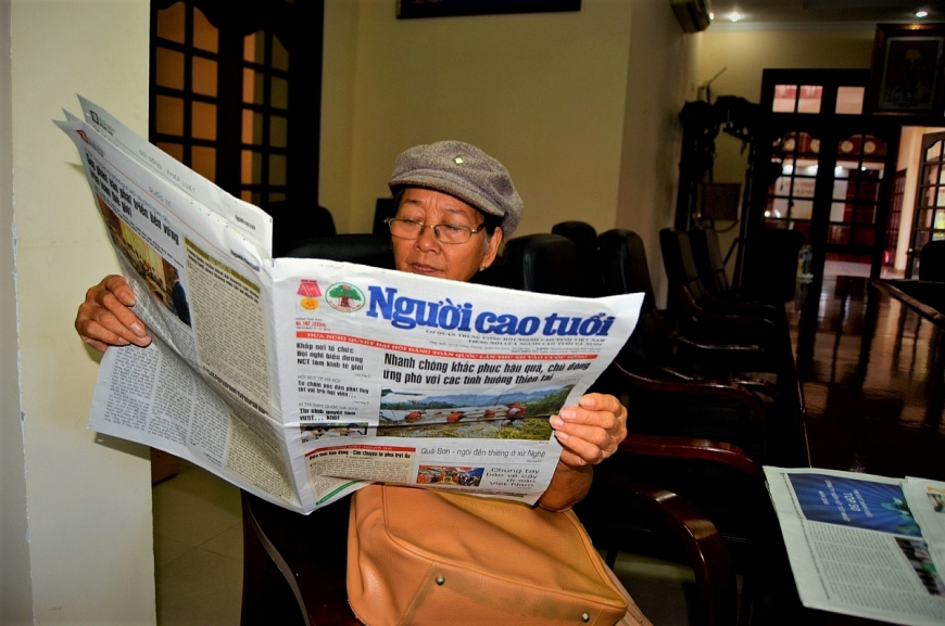 Người “ghiền” báo giấy giữa thời công nghệ