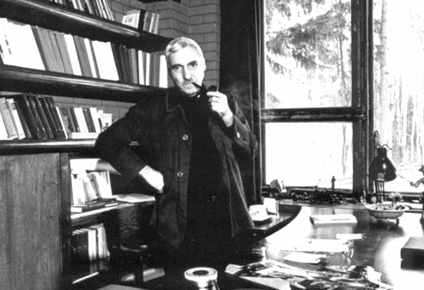 Nhà thơ, nhà báo Konstantin Simonov.