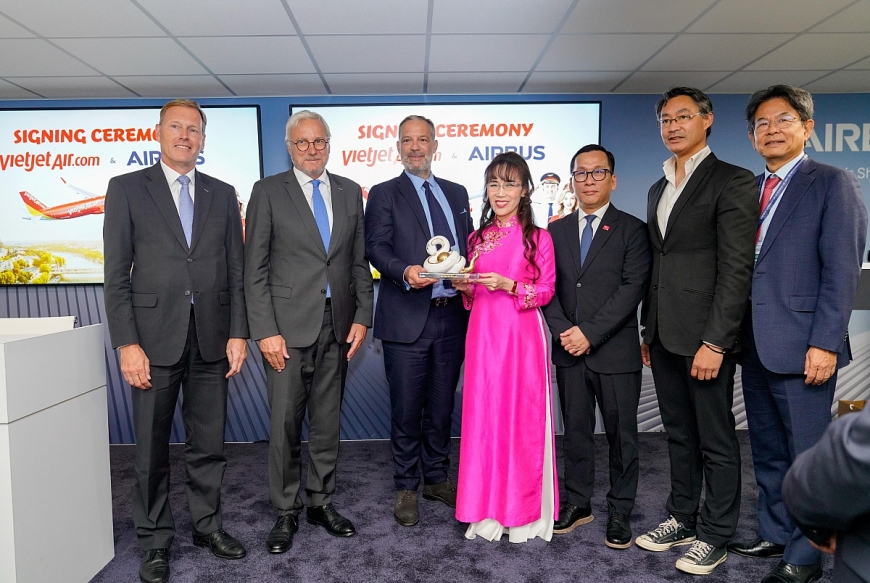 Đại diện lãnh đạo Airbus và Vietjet tại Triển lãm Hàng không Lé Bourget Paris (Paris Airshow) 2025