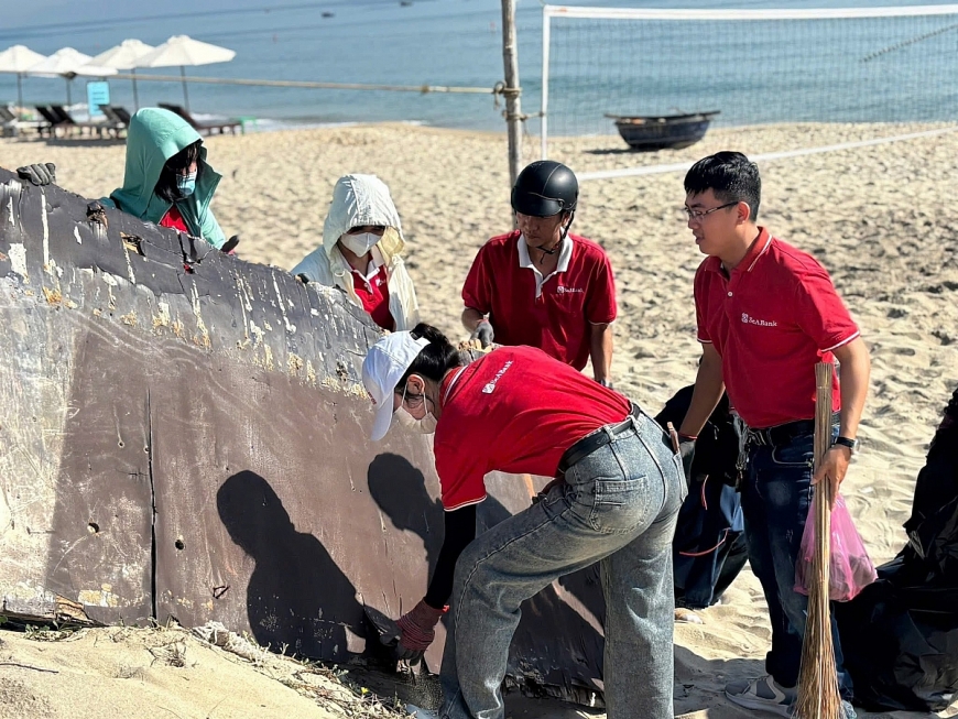 Cán bộ nhân viên SeABank chung tay làm sạch 11 bãi biển vì môi trường xanh