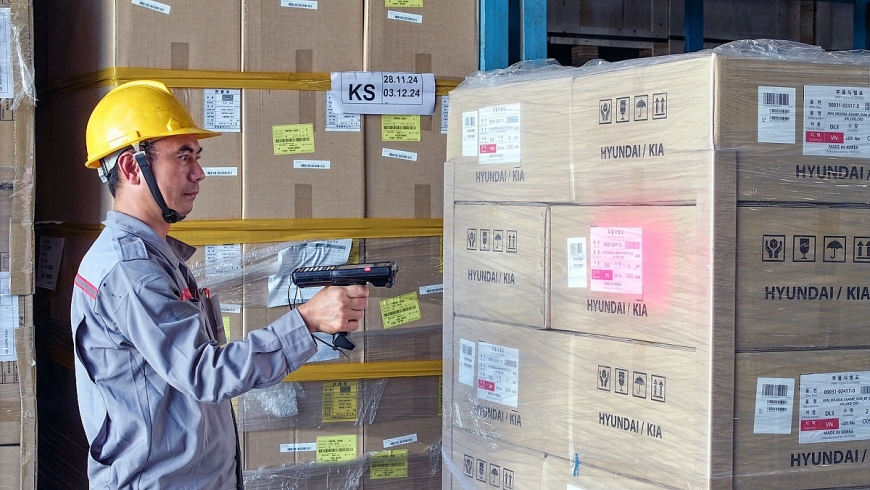 Phần mềm quản lý kho giúp giám sát dữ liệu, tối ưu hóa việc lưu kho và tận dụng tối đa không gian lưu trữ hàng trong kho