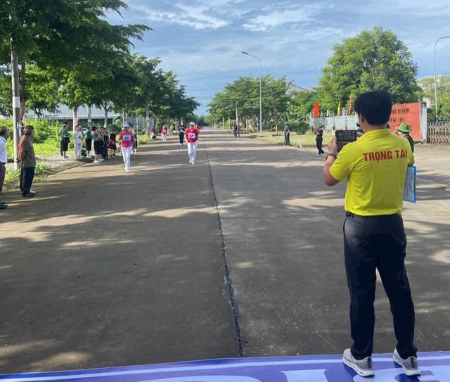 Các vận động viên tranh tài ở môn  đi bộ nhanh