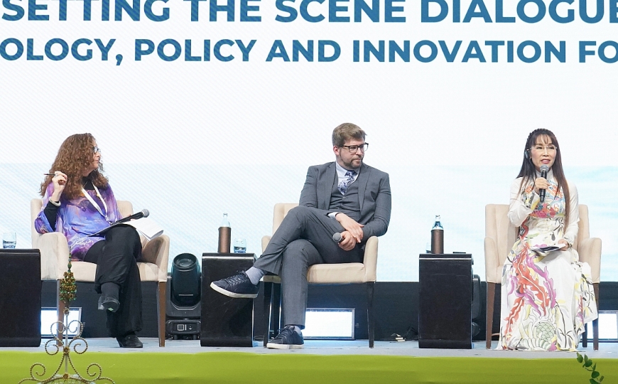 Nữ tỷ phú Nguyễn Thị Phương Thảo tham gia phiên thảo luận cùng các đại biểu quốc tế  