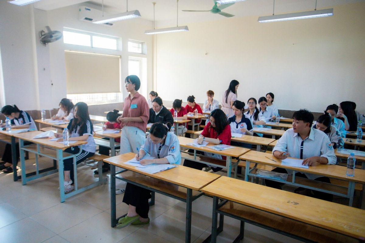 Nghệ An: Hơn 40.000 thí sinh bước vào ngày thi đầu tiên kỳ thi tốt nghiệp THPT năm 2025.