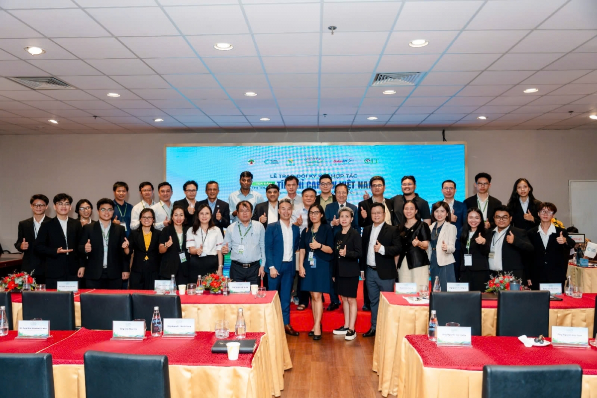 Các đại biểu tham dự Lễ kí kết