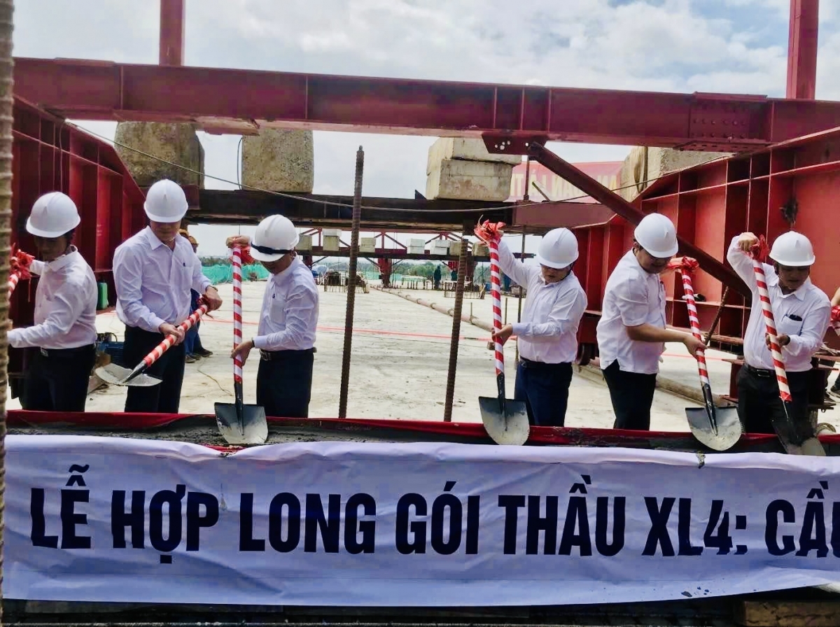 Lễ hợp long cầu Bình Gởi