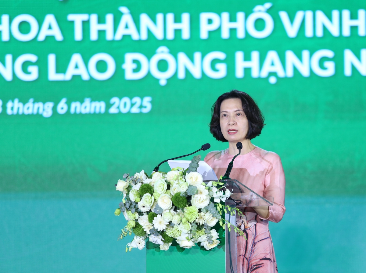 Bệnh viện Đa khoa TP Vinh kỷ niệm 60 năm thành lập, đón nhận Huân chương Lao động hạng Nhất