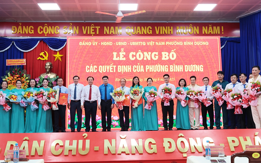 Công bố Quyết định thành lập Đảng bộ phường Bình Dương​